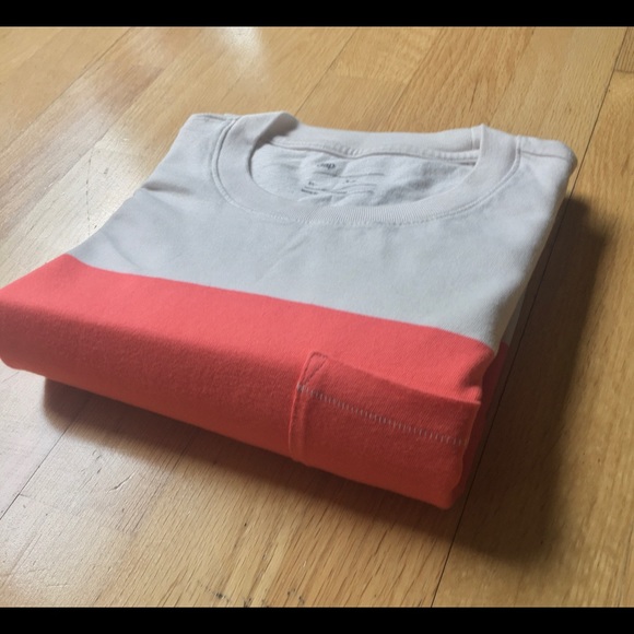 2/$20⭐️🕶 GAP Mens T shirt with chest pocket - Picture 2 of 4